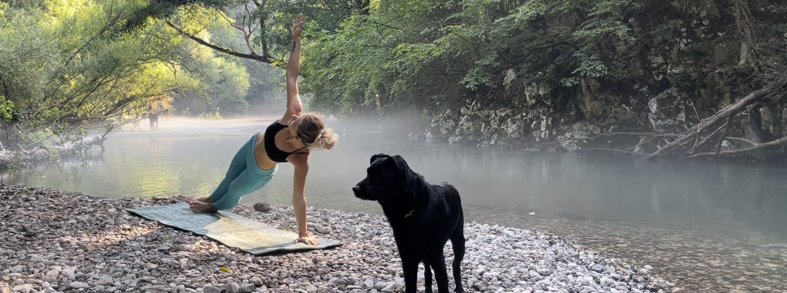 Yoga by the ocean - Tina Yogina
